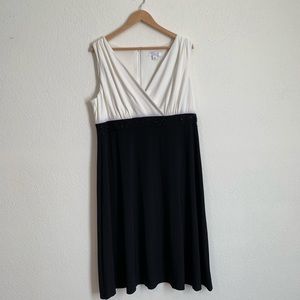 Black & White V-Neck Formal Dress Size 16W